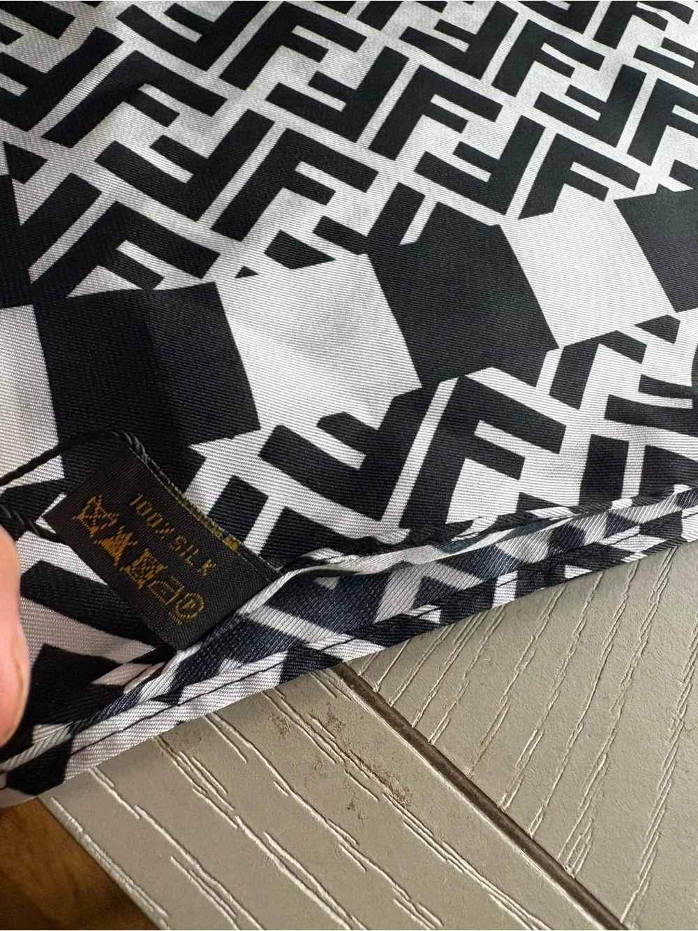 FASHION Black & White Silk Scarf